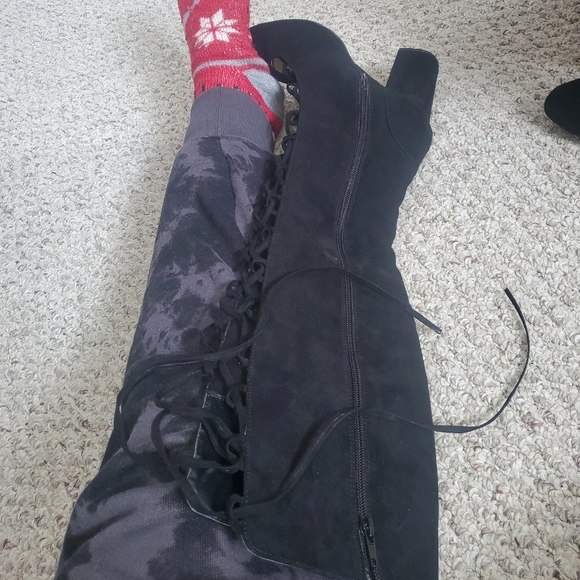 High heels - Picture 2 of 2